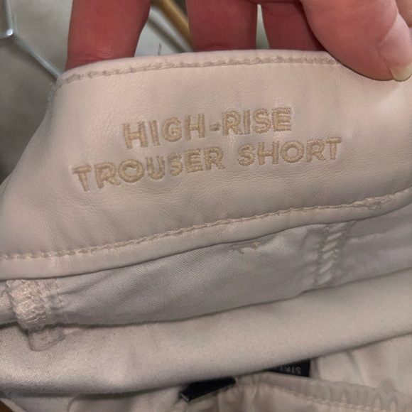 American Eagle Faux Leather Pleather Shorts Women’s Size 6 cream High Rise - Picture 11 of 11